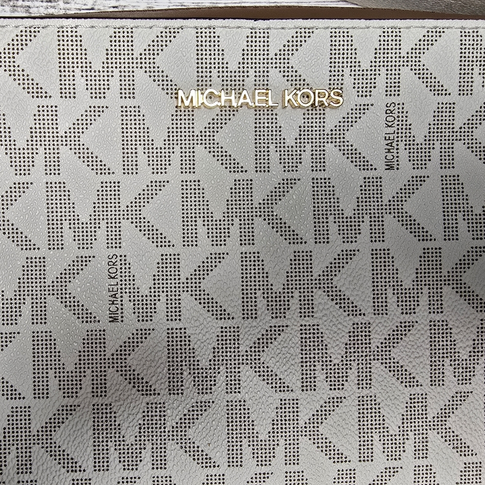 Michael Kors Jet Set Crossbody Purse with Logo Strap NWT - Picture 3 of 7